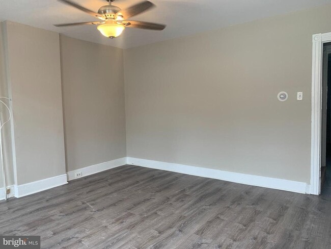 Building Photo - 73 W 5th St Rental