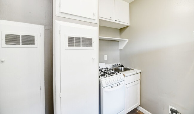 Photo - 366 Wrexham Ave Unit 366 1-2