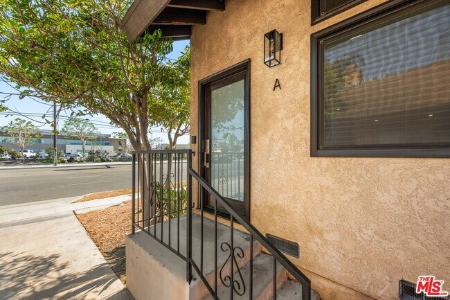 Photo - 4069 W Rosecrans Ave Unidad A Rental