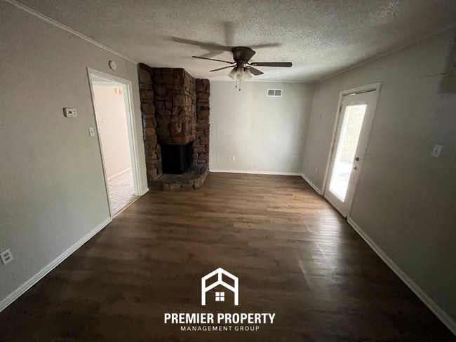 Photo - 3821 Oak Lake Ln