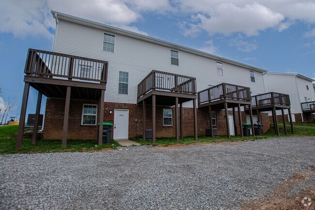 Building Photo - Quaint One Bedroom Apartment Off Ringgold Rd.