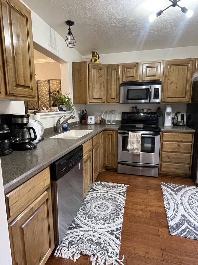 Building Photo - 177 Geneva Dr Rental