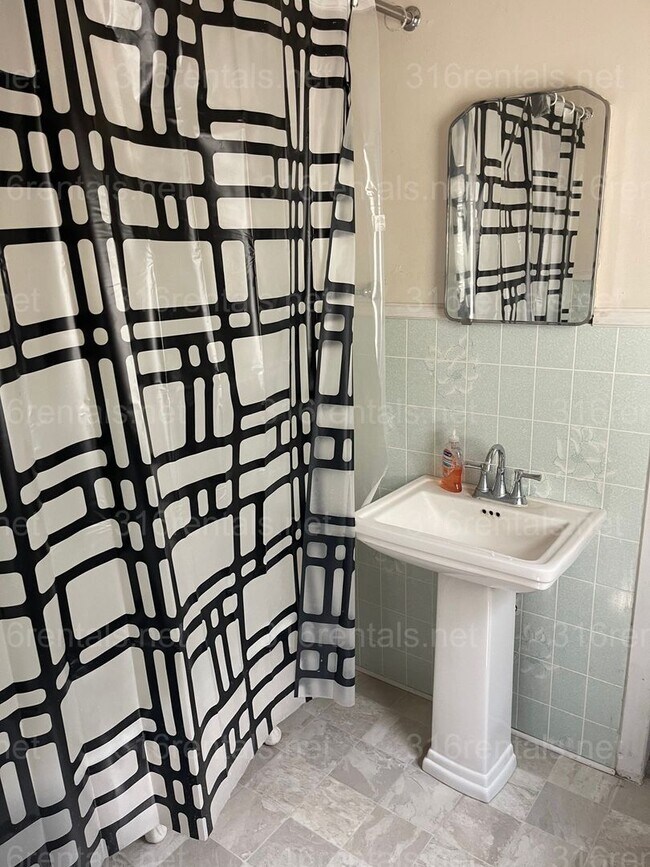 Photo - $850 - 2 bed 1 bath - Single Family Home