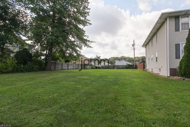 Photo - 3027 Brookdale Ave Unit 3027 Brookdale Ave (Lower)