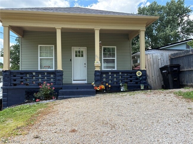 Building Photo - 821 Goddard Ave