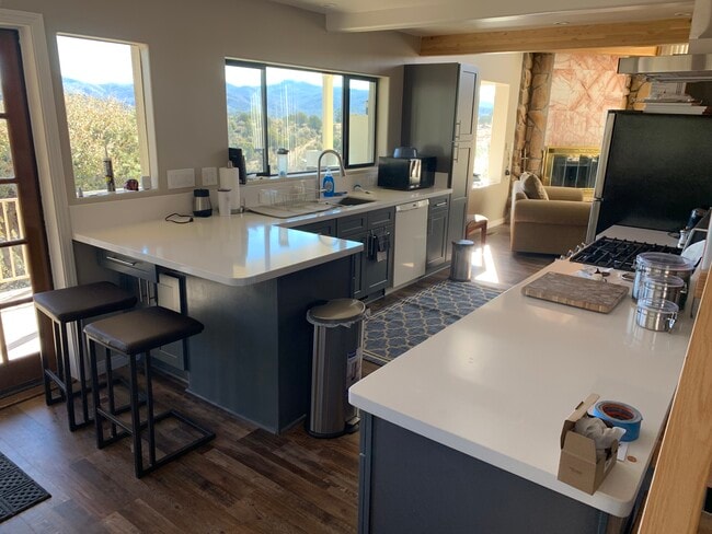 Building Photo - 36 Bullwhacker Cir