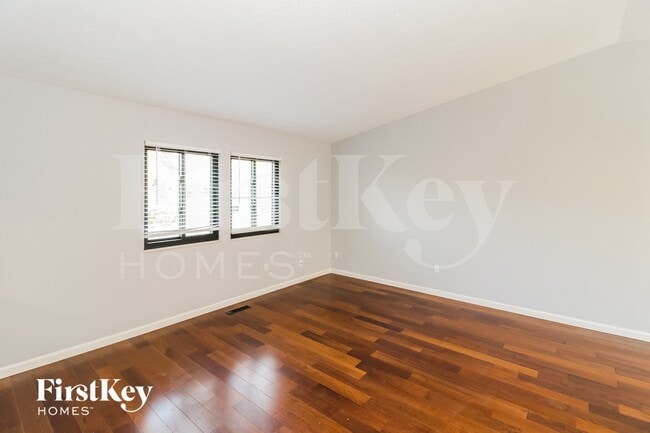 Photo - 5571 Creekwood Cir