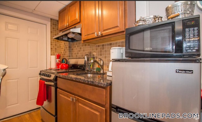 Building Photo - 1029 Beacon St Rental