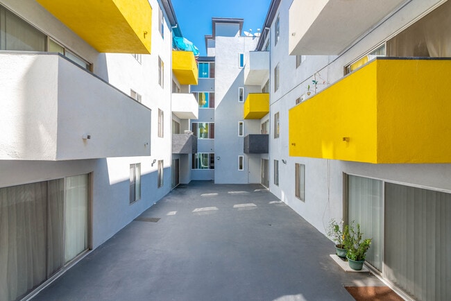 Oxford West Apartments