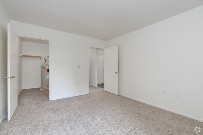 1BR, 1BA - 683SF - Bedroom