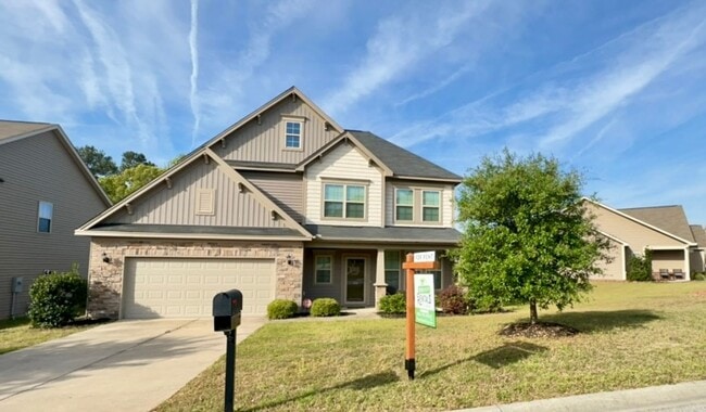 Building Photo - Experience the perfect blend of comfort & modern living in this beautiful home located in Northea...