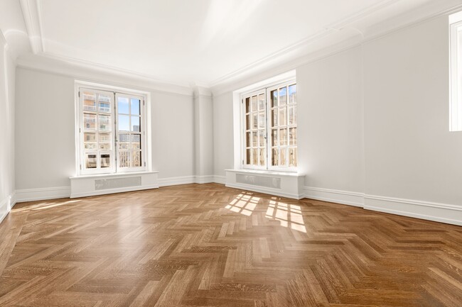 Photo - 2109 Broadway
