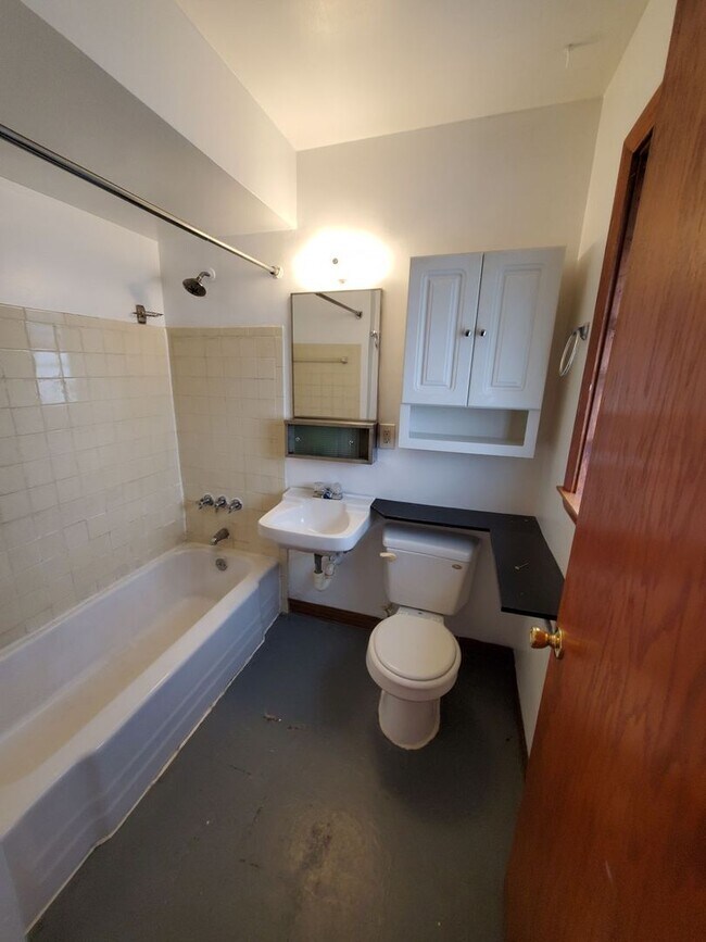 Photo - 405 Kirkwood Ave. (5 Unit)