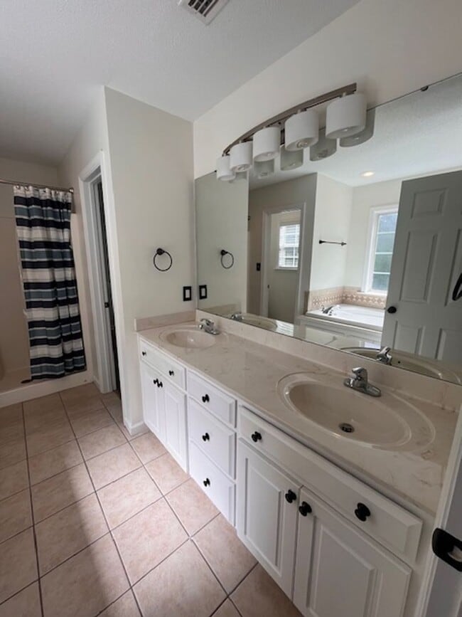 Photo - 4077 Huntley Dr