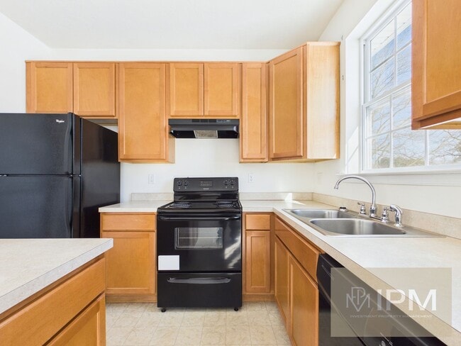 Building Photo - Spacious 3 Bedroom, 2.5 Bath Townhome in Spring Grove School District!