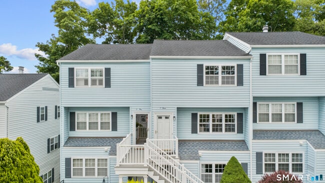 Building Photo - 14 1/2 Fairview Ave Unit D3