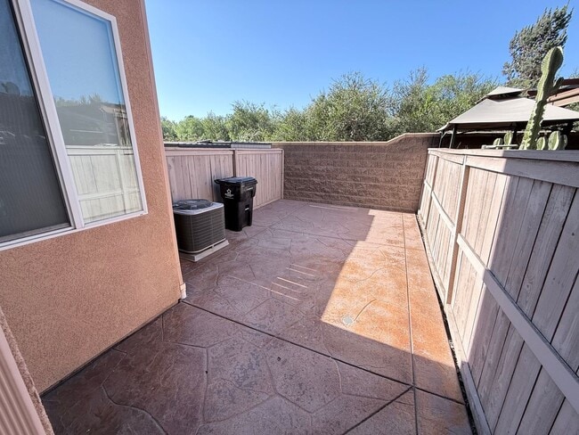Photo - 1653 Irwin St
