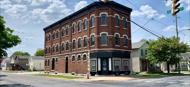 Front Exterior View - 1035 Hancock St Unit #1