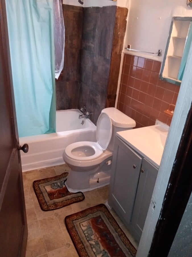 Photo - 582 E 110th St