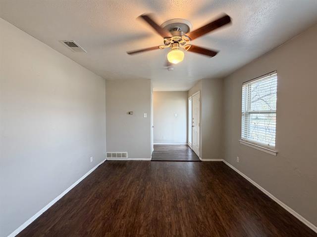 Photo - 304 Clary Dr