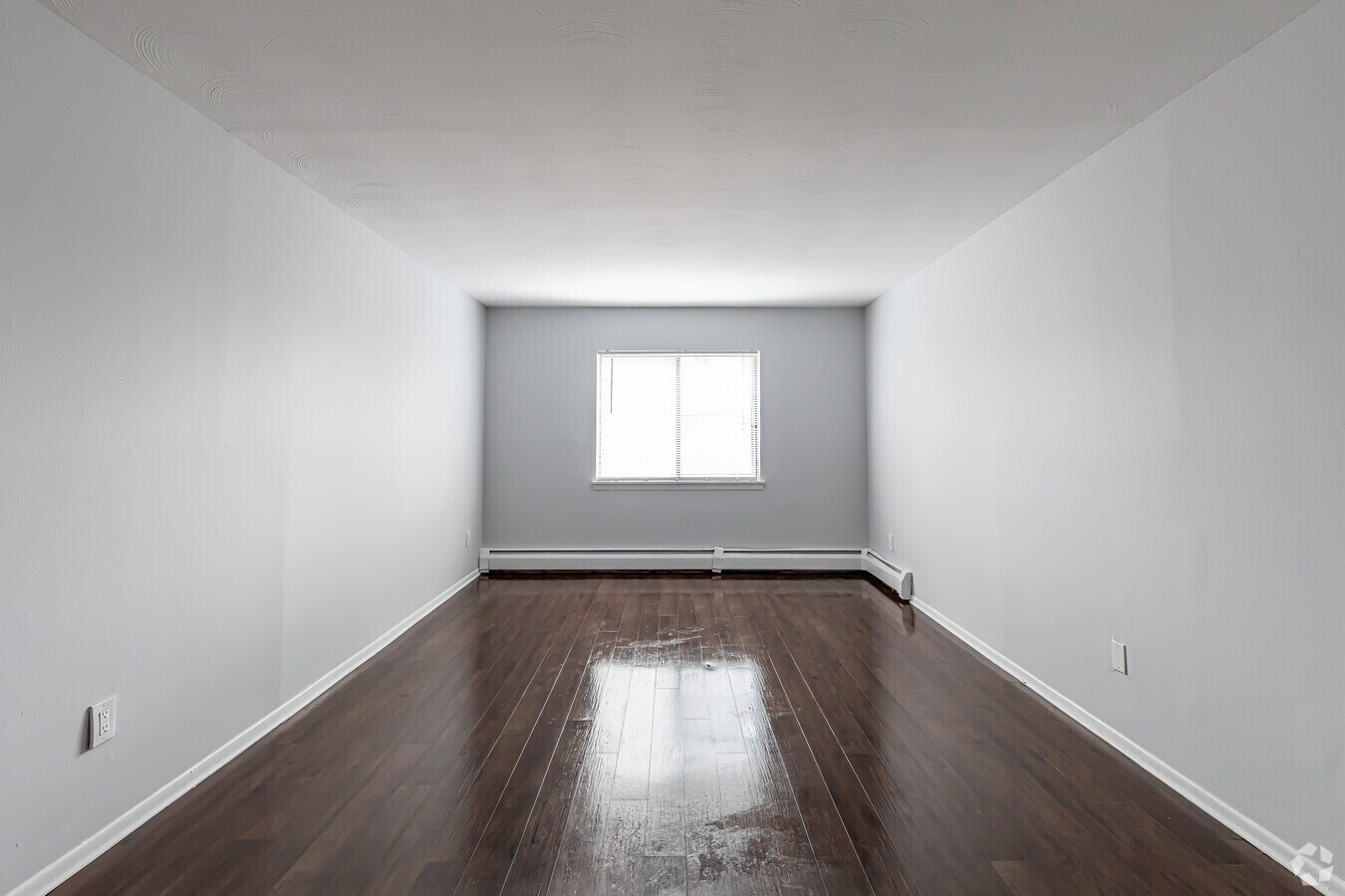 906 Burnside Ave Townhome Townhome Rental in East Hartford CT