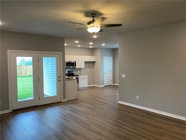 Photo - 221 Williams ct