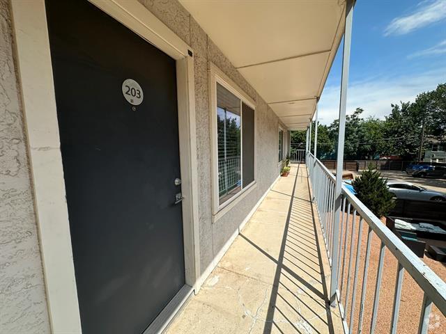 Building Photo - 5408 Reiger Ave Unit 203 Rental