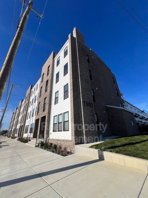 Photo - 1900 Roseneath Rd