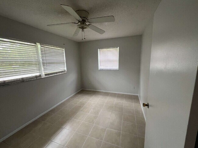 1641 Linwood Ave