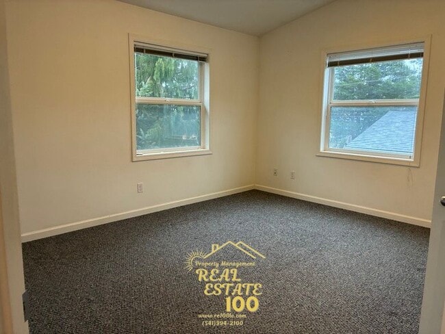 Photo - 838 SE Oar Ave