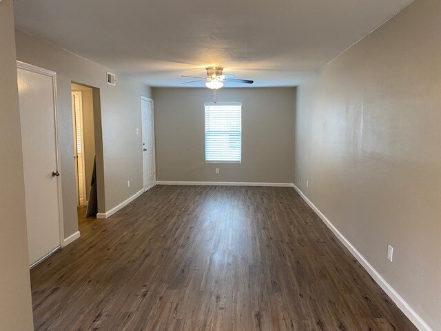 Photo - 404 S Texas Dr