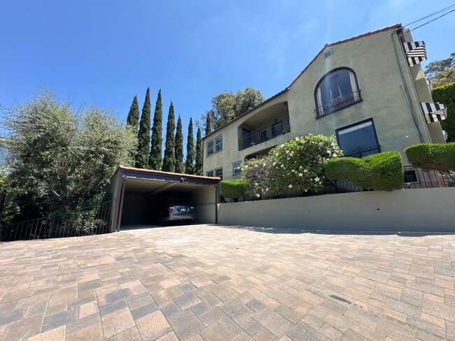 Driveway - 2343 Earl St Unit 2343 Earl