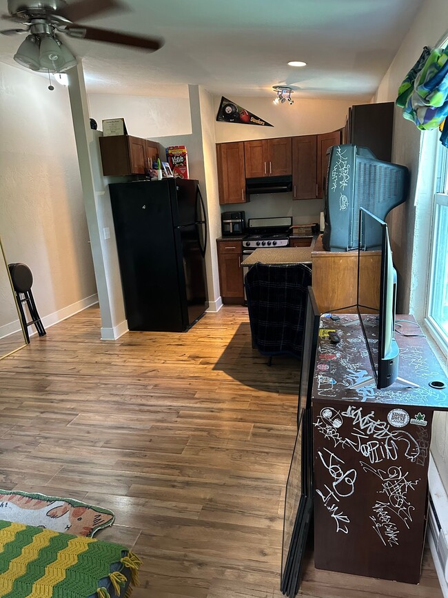 1947 James St Unit 3R