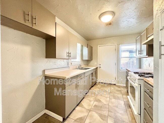 Photo - 3809 N Hartford St
