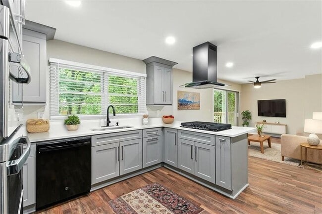 Photo - 893 Woodmere Dr NW