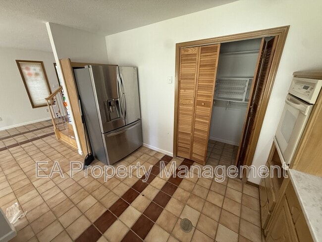 Photo - 500 Oakwood Pl NE