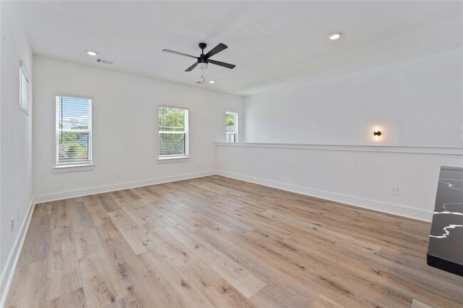 Photo - 8023 Cora St