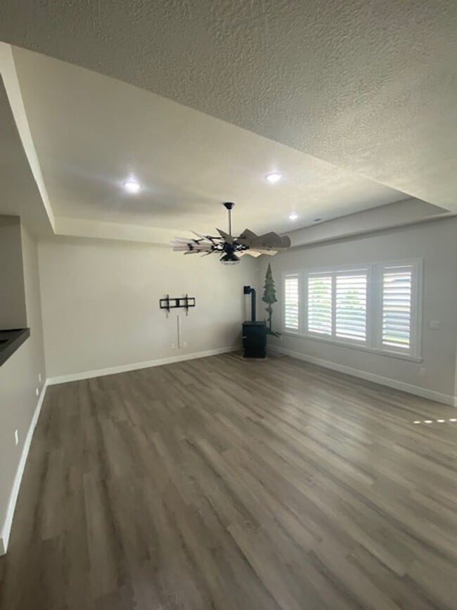 Photo - Move-In Discount -- 3 bedroom - 2 bath Newer Single family in Crescent Hills