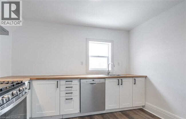 Photo - 198 Sherman Ave N