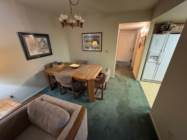 1800 Club House Dr