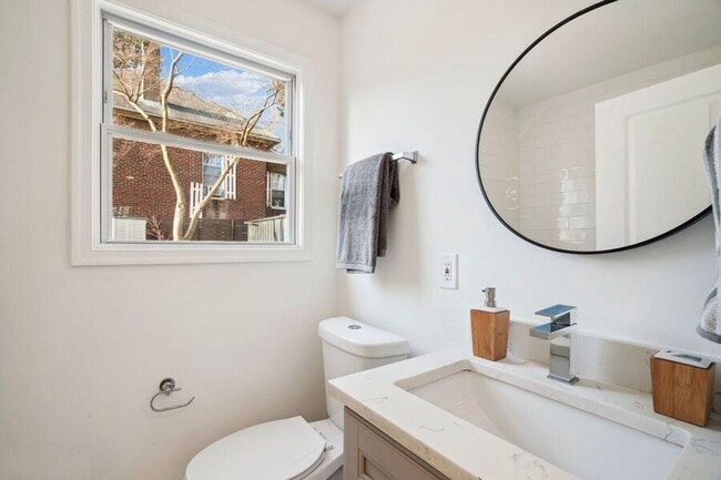 Photo - 5643 Clay Pl NE