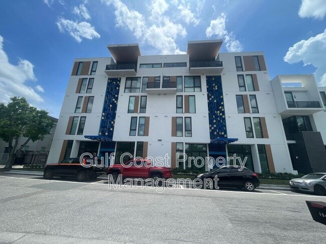Building Photo - Zahrada 2- An enclave in Downtown Sarasota