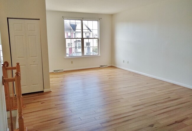 Photo - 3 Bed / 2 Bath Single Family Townhome