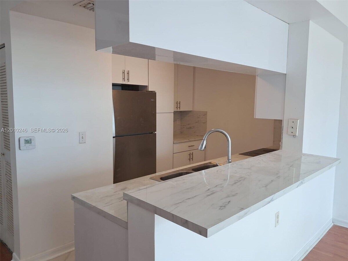 Photo - 275 NE 18th St Unidad 1704