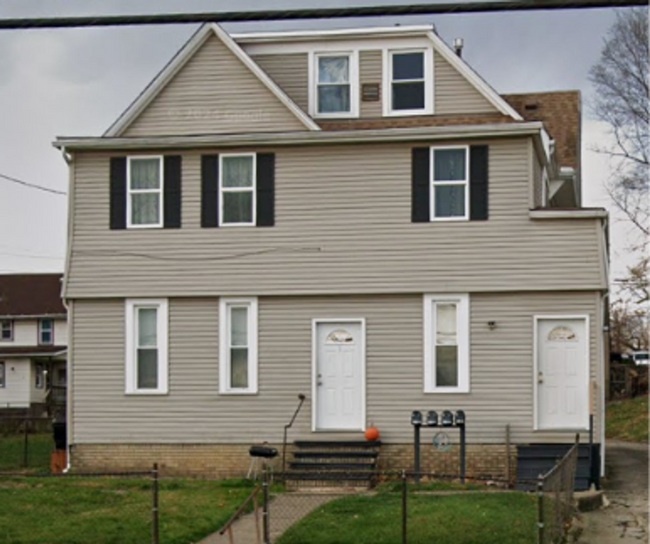 Building Photo - Dueber Quad Unit 4