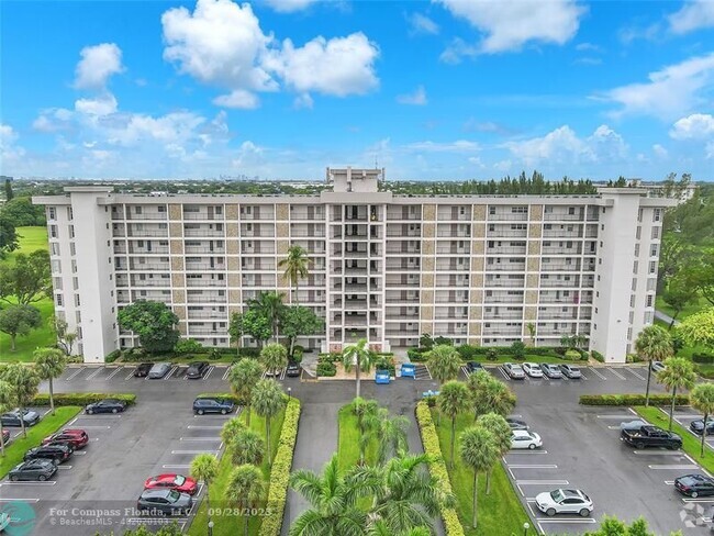 Building Photo - 3150 N Palm Aire Dr Rental