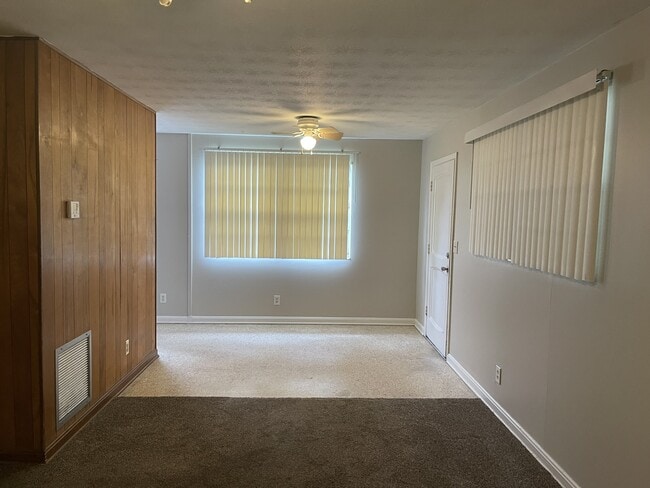Photo - 2909 Collier Ave