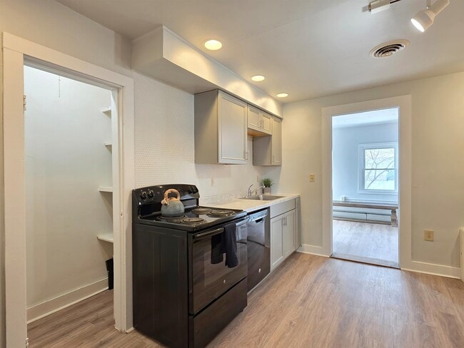 Photo - 486 Main St Unit B