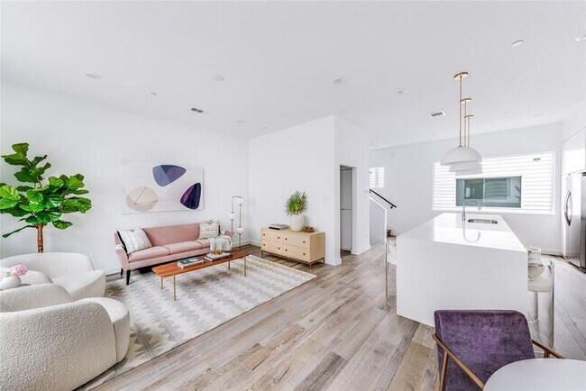 Photo - 5026 Bryan St Unidad #402