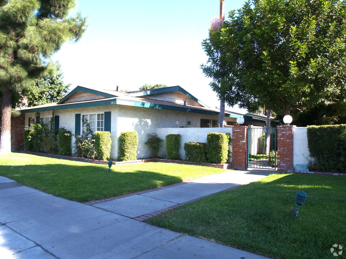 Knott Village Apartments - Knott Village Apartments